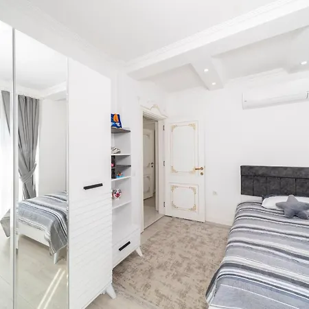 Brand New With Full Amenities Vila